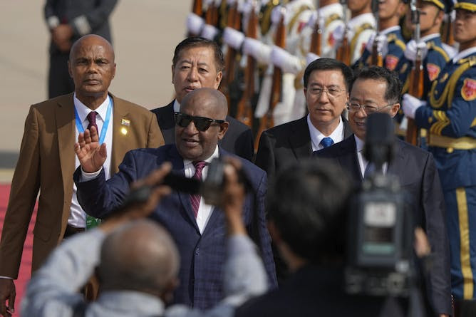 Le président comorien Azali Assoumani arrive à Pékin pour participer au sommet du Forum sur la coopération sino-africaine. Andy Wong/Pool/AFP