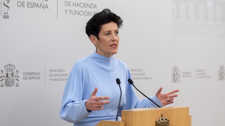 Elma Saiz, ministre de l'Inclusion sociale, de la Sécurité sociale et des Migrations, a détaillé les principales caractéristiques de la réforme de la loi sur l'immigration.