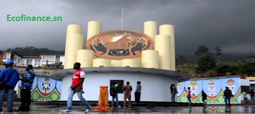 Le monument du cinquantenaire du pays des Lions indomptables.