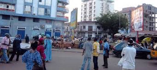 A Conakry, les populations sont pleine activité économique.